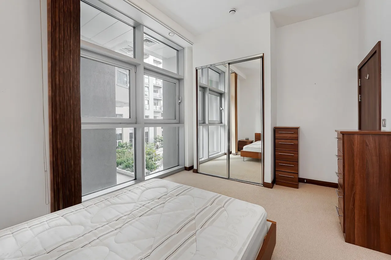 Bridges Court Road, London, SW11, photo 4