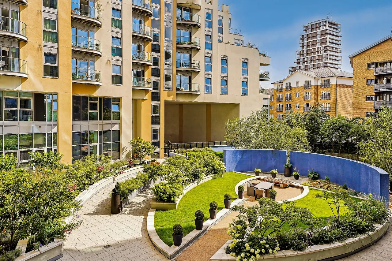 Bridges Court Road, London, SW11, photo 9