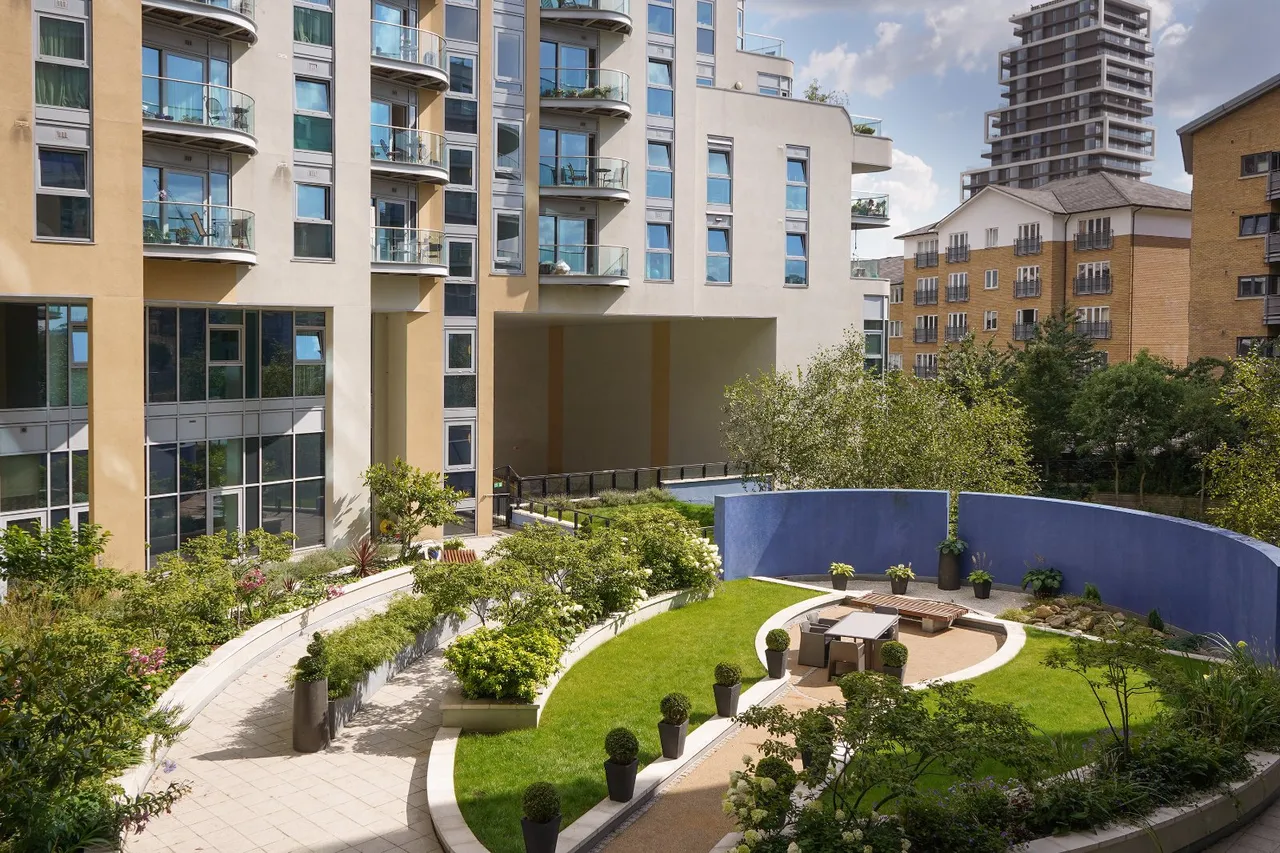 Bridges Court Road, London, SW11, photo 10