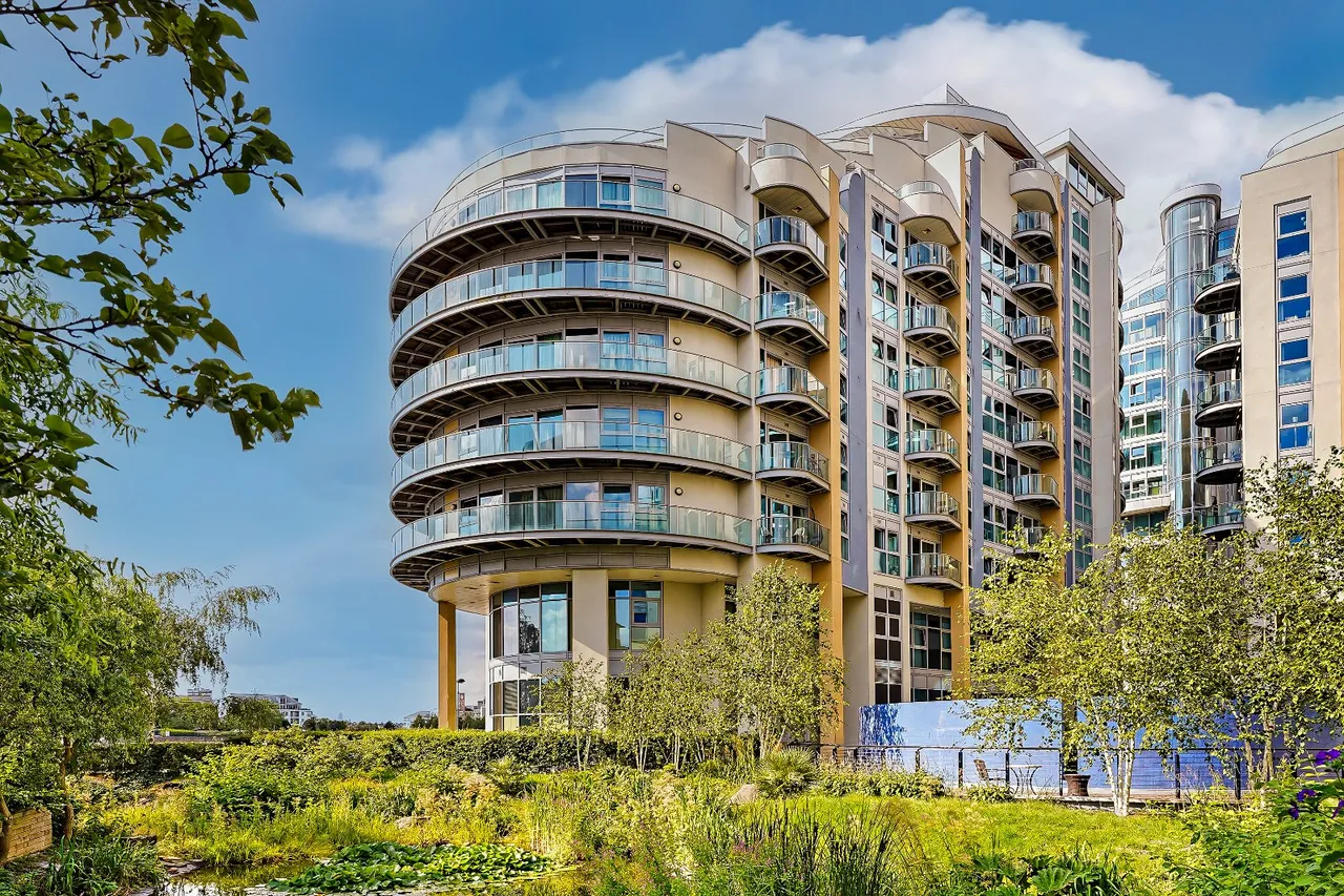 Bridges Court Road, London, SW11, photo 11