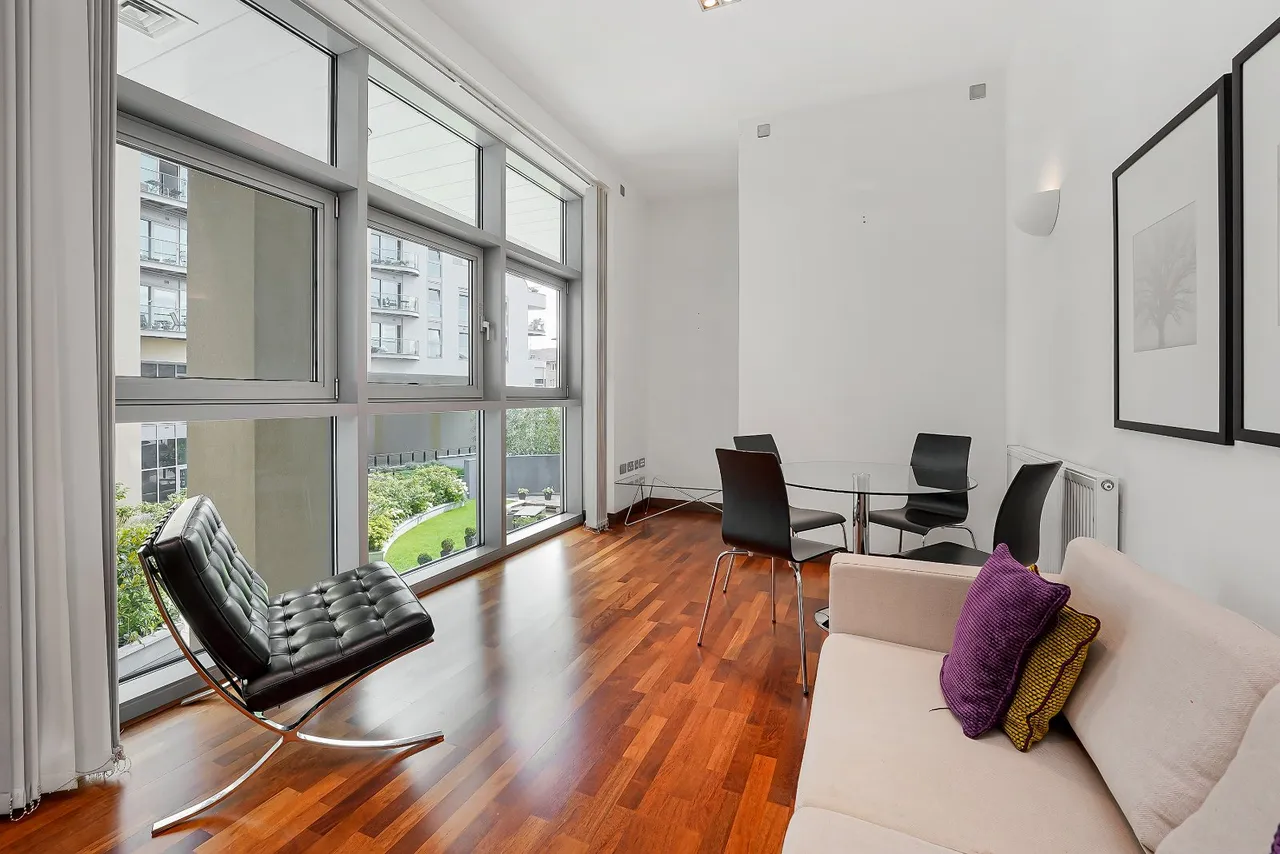 Bridges Court Road, London, SW11, photo 8