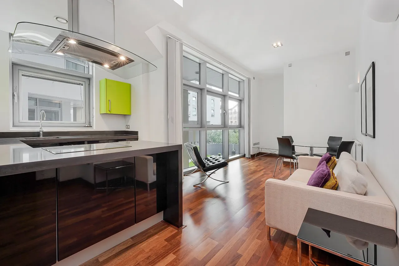 Bridges Court Road, London, SW11, photo 2