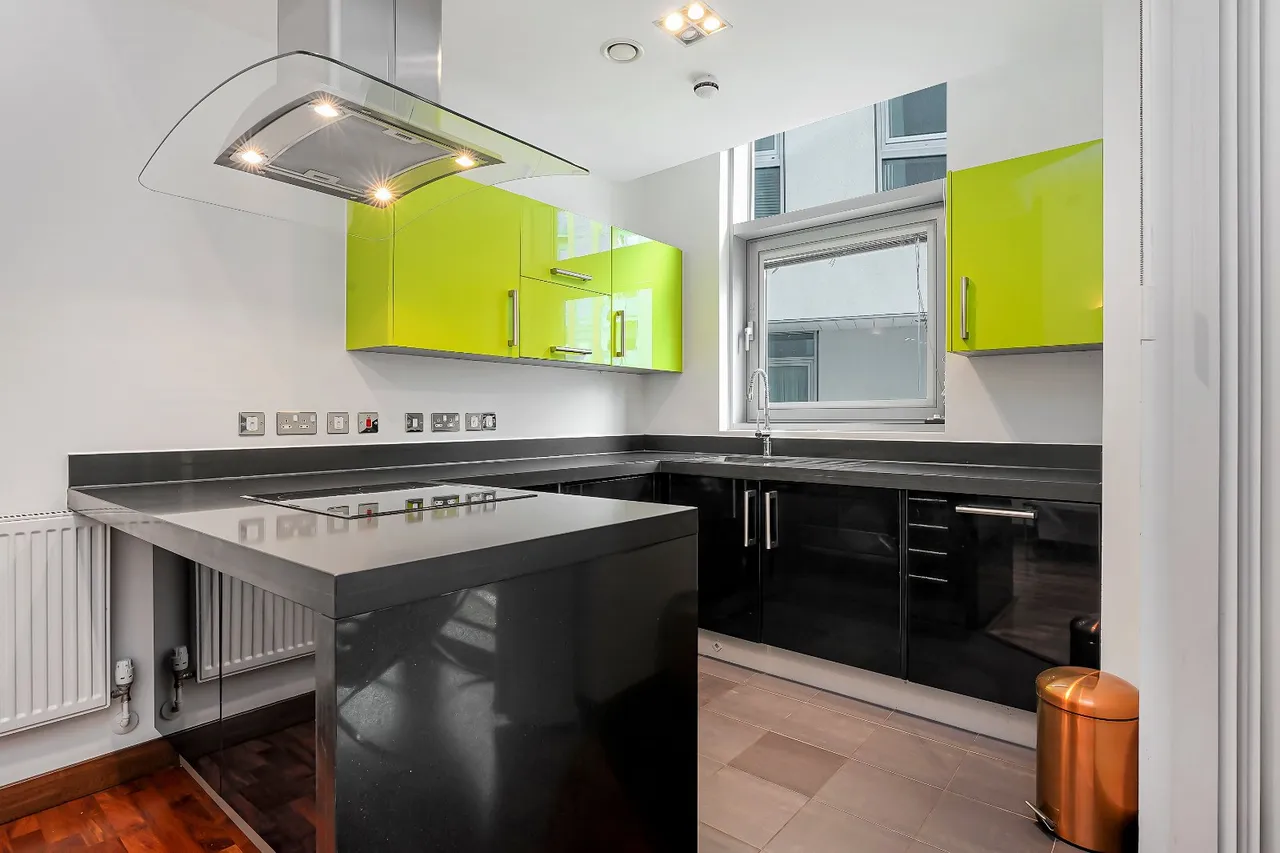 Bridges Court Road, London, SW11, photo 6