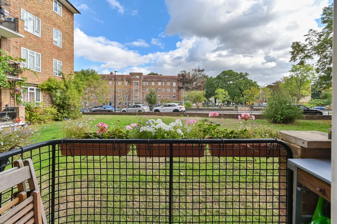 4 Michaelson House, Kingswood Estate, London, photo 4
