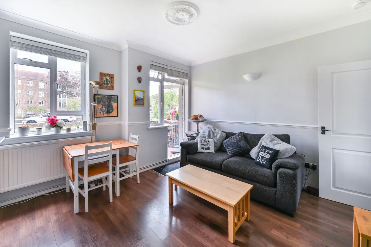 4 Michaelson House, Kingswood Estate, London, photo 2