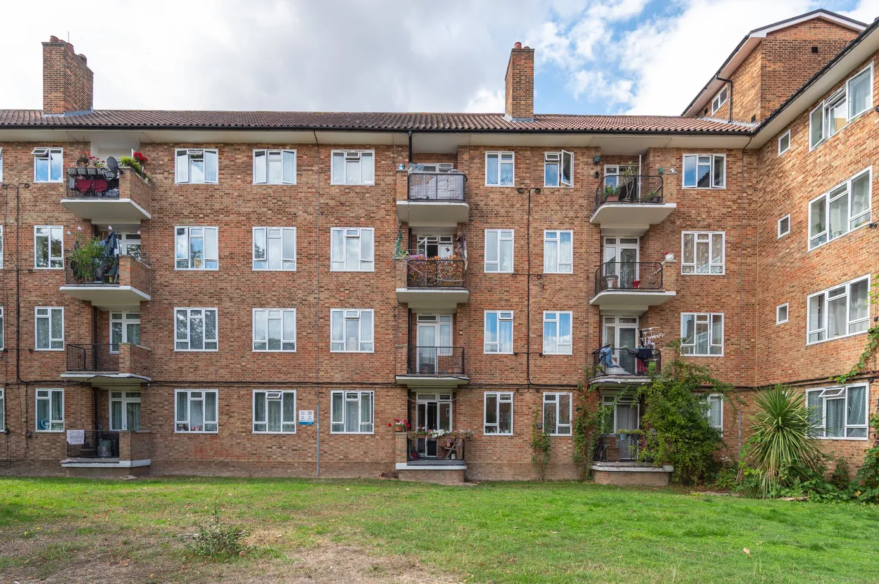 2 bed flat for sale — 4 Michaelson House, Kingswood Estate, London