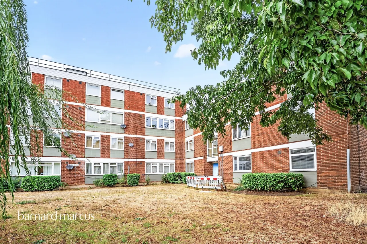2 bed flat for sale — Madeira Road, Streatham, London