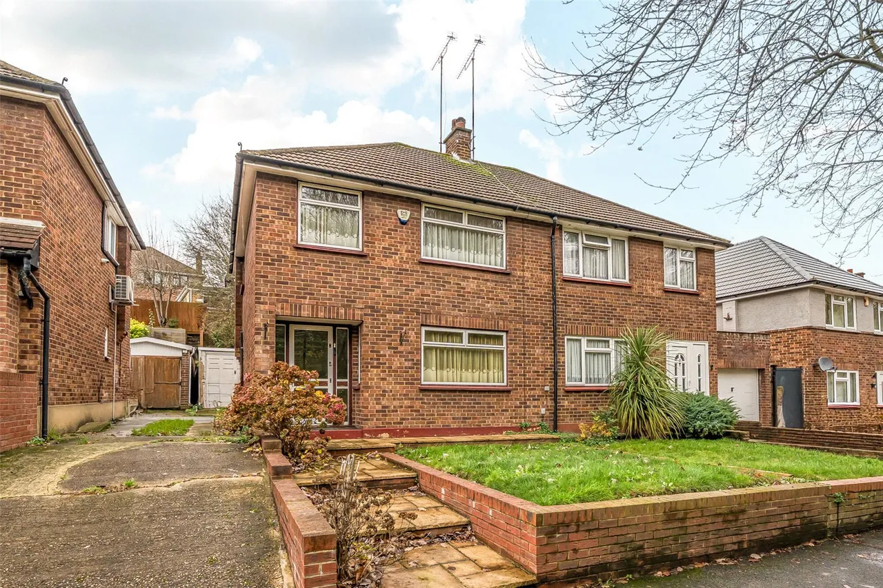 3 bed house for sale — Upper Wickham Lane, DA16