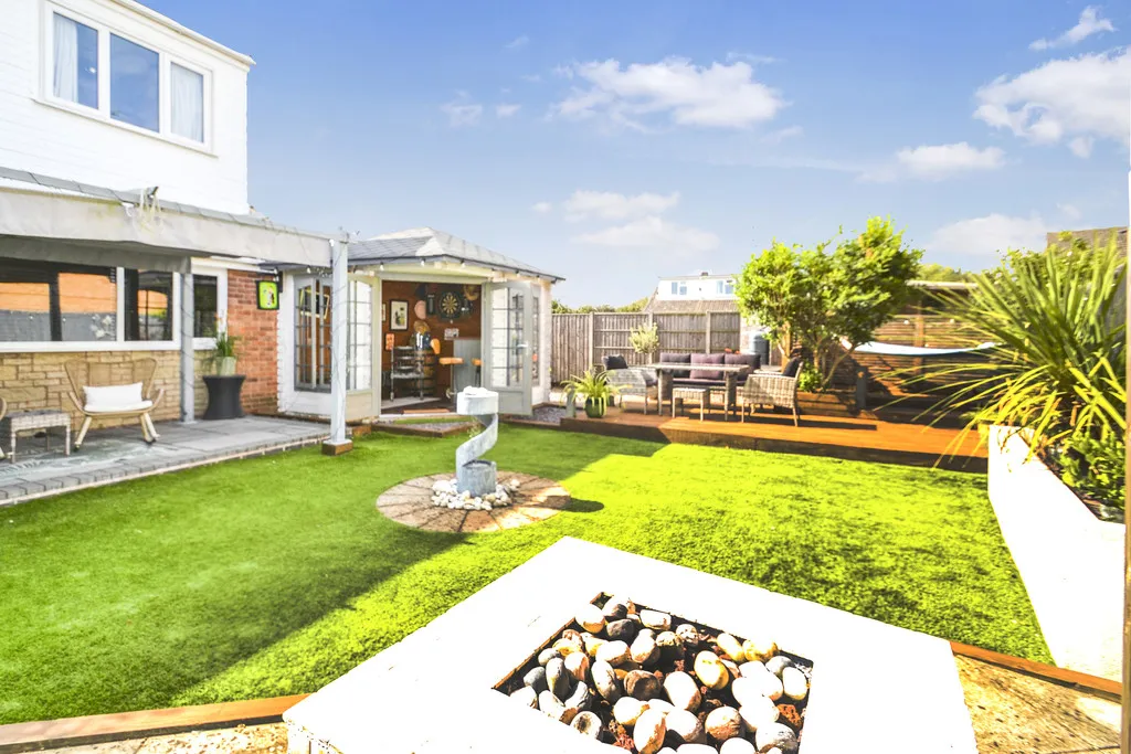 Hampton Drive, Newport, photo 2