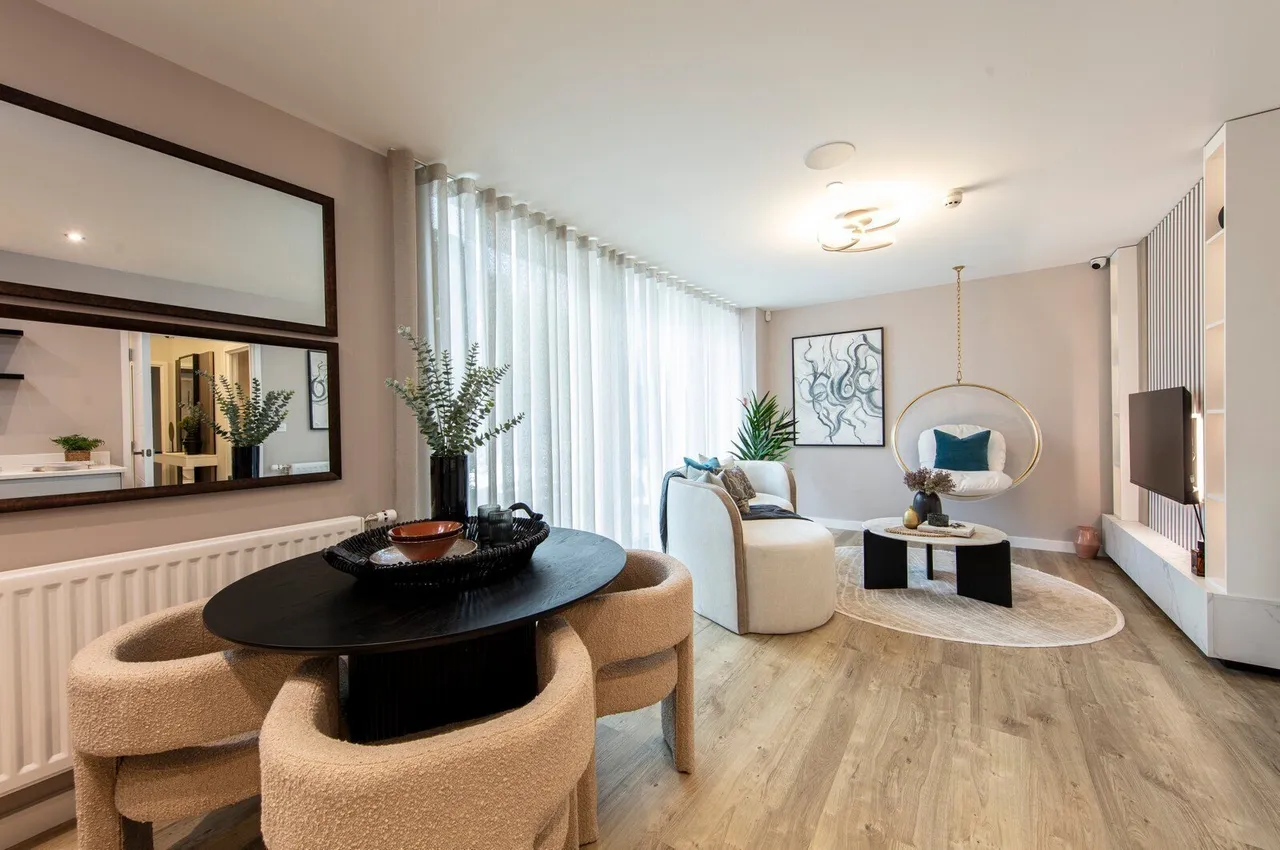 High Street, Brentford, TW8, photo 8