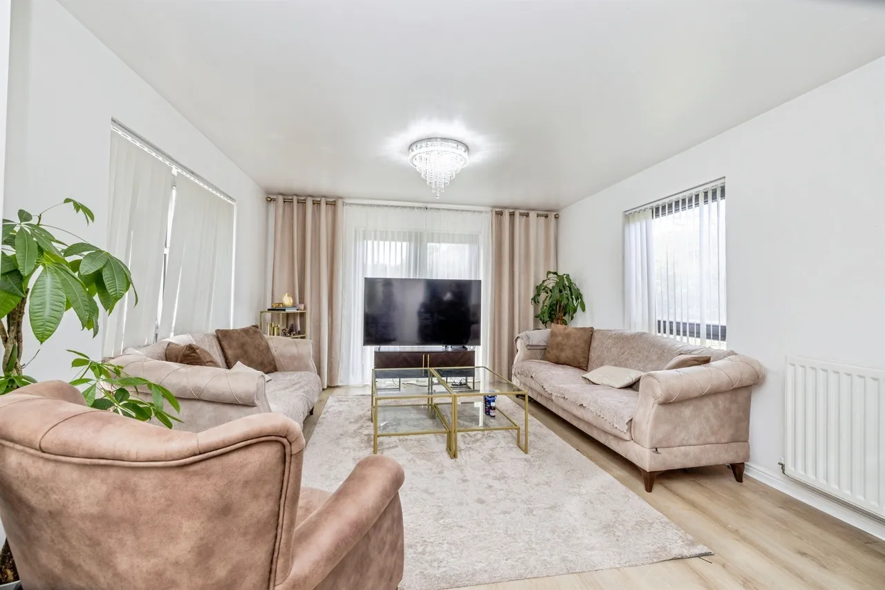 2 bed flat for sale — Raven Close, Watford