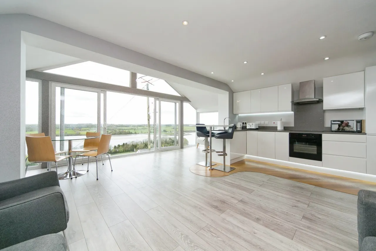 2 bed flat for sale, Helen Terrace, Y Felinheli, LL56