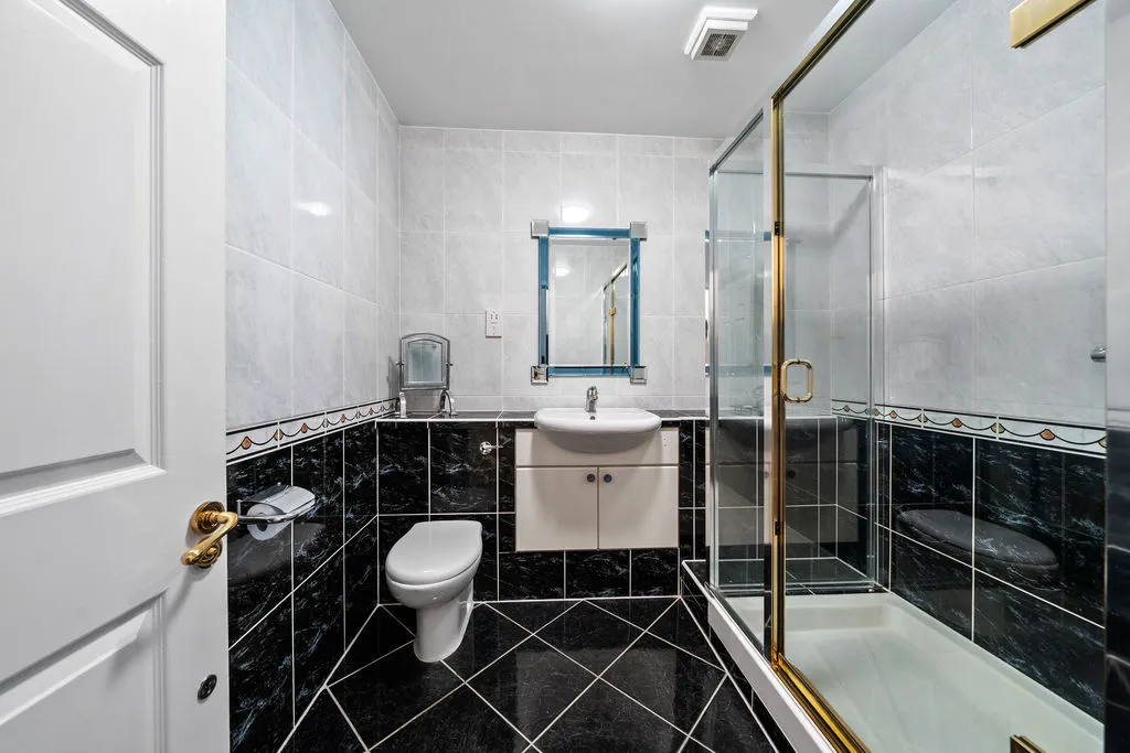 50 Oatlands Drive, Weybridge KT13 9DF, photo 13