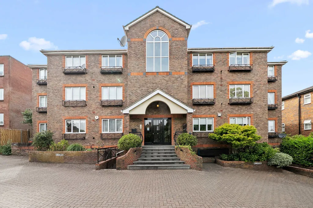 2 bed flat for sale — 50 Oatlands Drive, Weybridge KT13 9DF