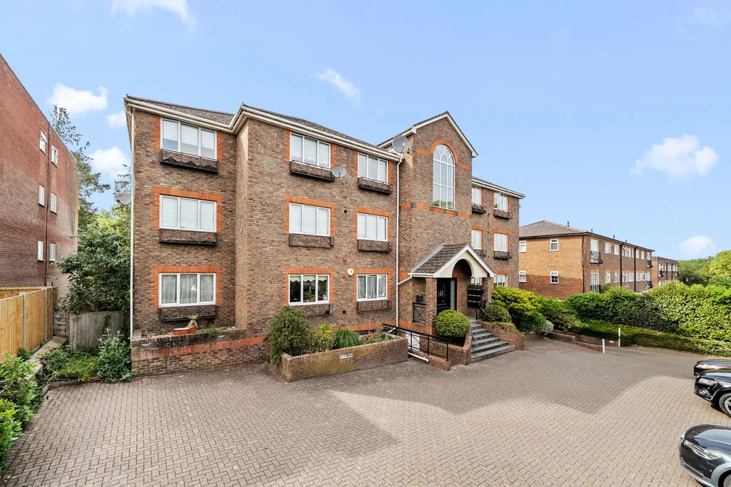 50 Oatlands Drive, Weybridge KT13 9DF, photo 19