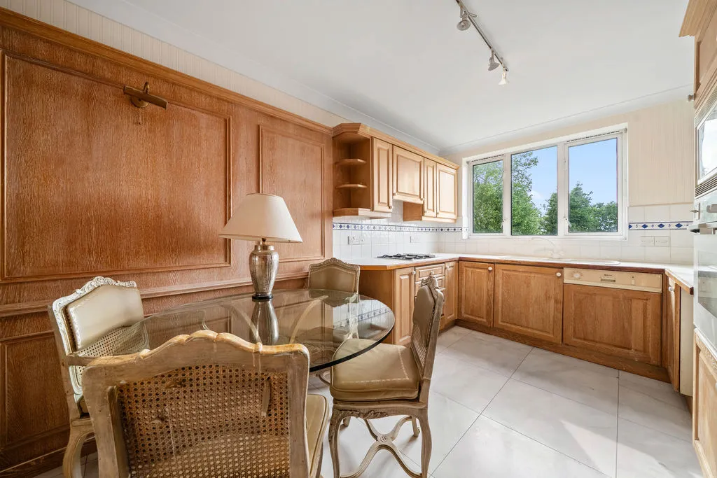 50 Oatlands Drive, Weybridge KT13 9DF, photo 4