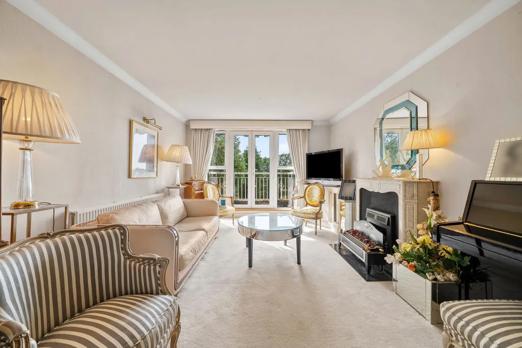 50 Oatlands Drive, Weybridge KT13 9DF, photo 5