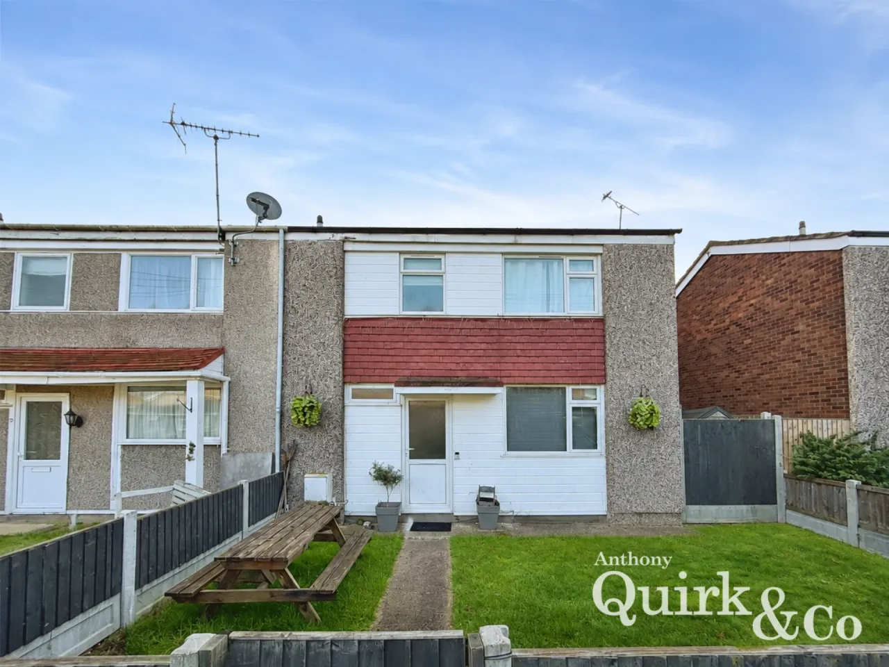3 bed house for sale, First Avenue, Canvey Island, SS8