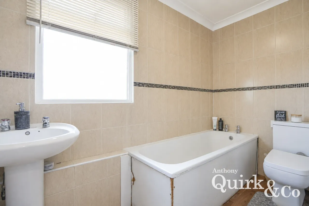 First Avenue, Canvey Island, SS8, photo 11