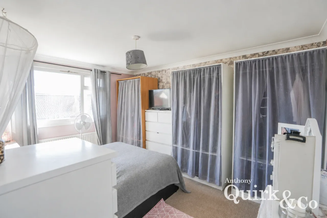 First Avenue, Canvey Island, SS8, photo 8