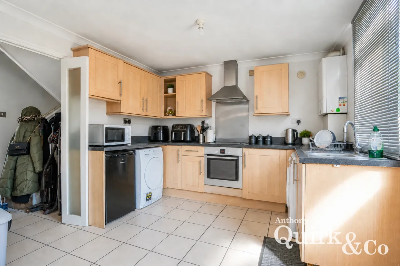 First Avenue, Canvey Island, SS8, photo 3