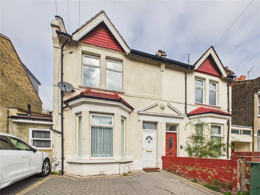 2 bed flat to rent — Palamos Road, Leyton, E10