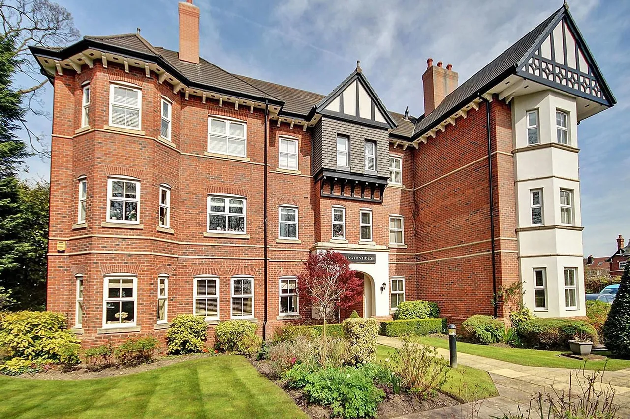 73 Wellington Road, Timperley, Cheshire WA15 7RH, photo 22