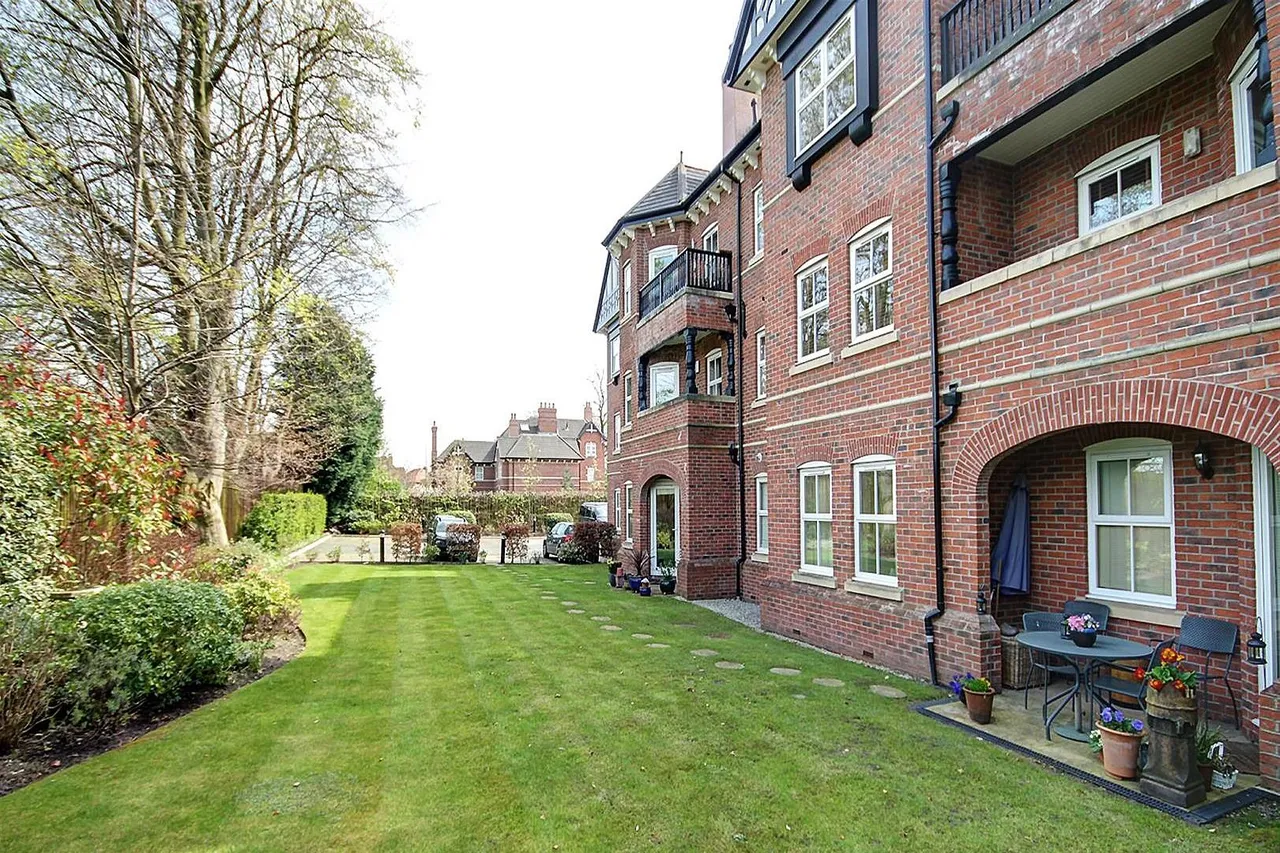 73 Wellington Road, Timperley, Cheshire WA15 7RH, photo 17