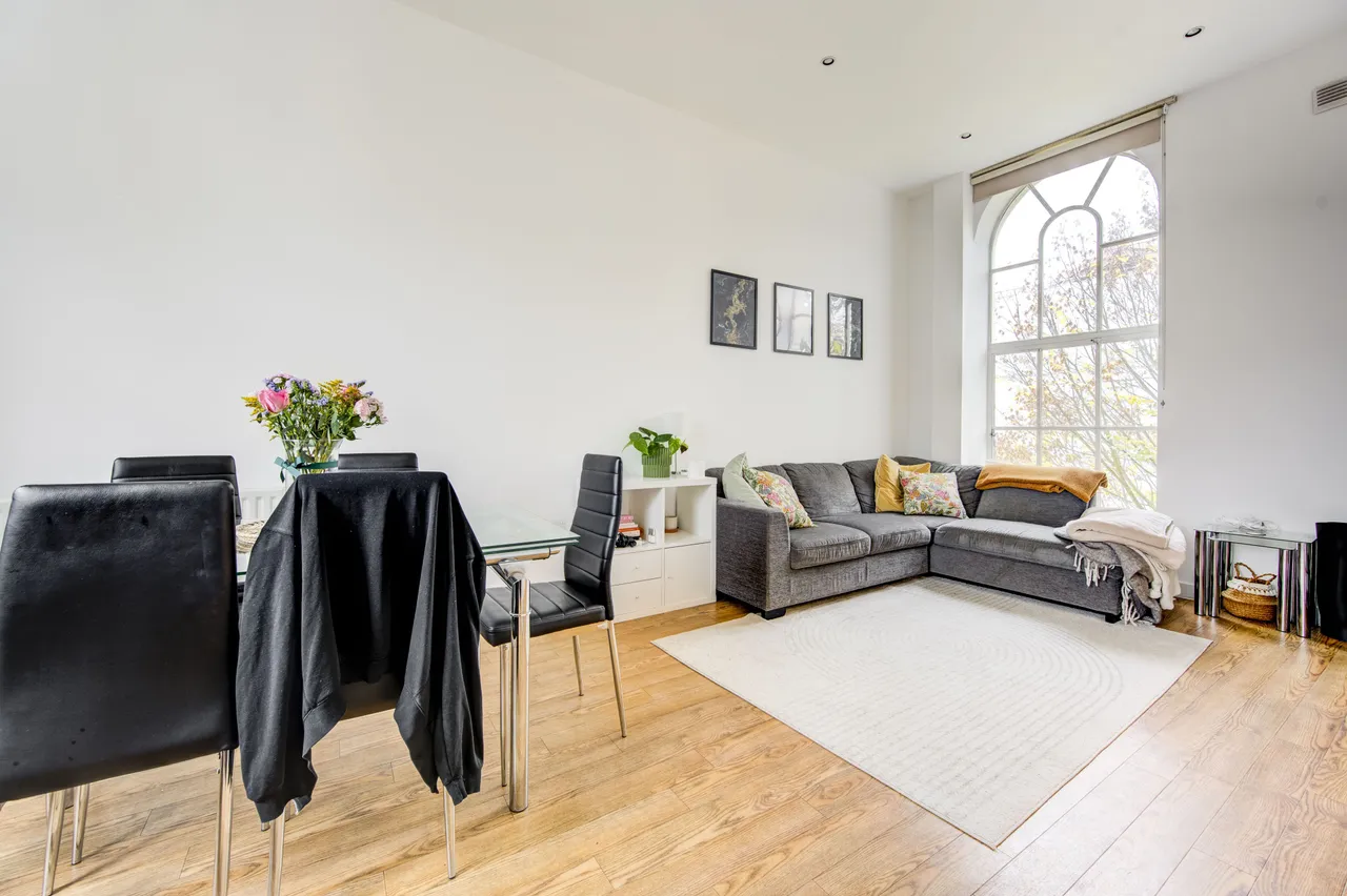 2 bed flat for sale — 7 Crowther Close, London