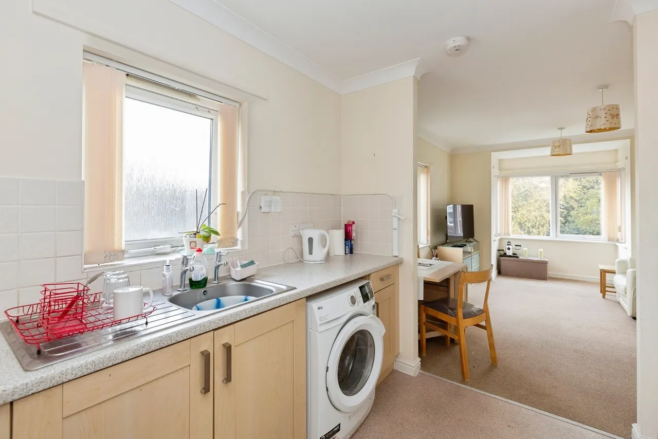 Barnardo Drive, ILFORD, Essex, IG6, photo 7