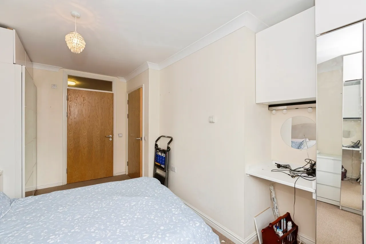 Barnardo Drive, ILFORD, Essex, IG6, photo 11