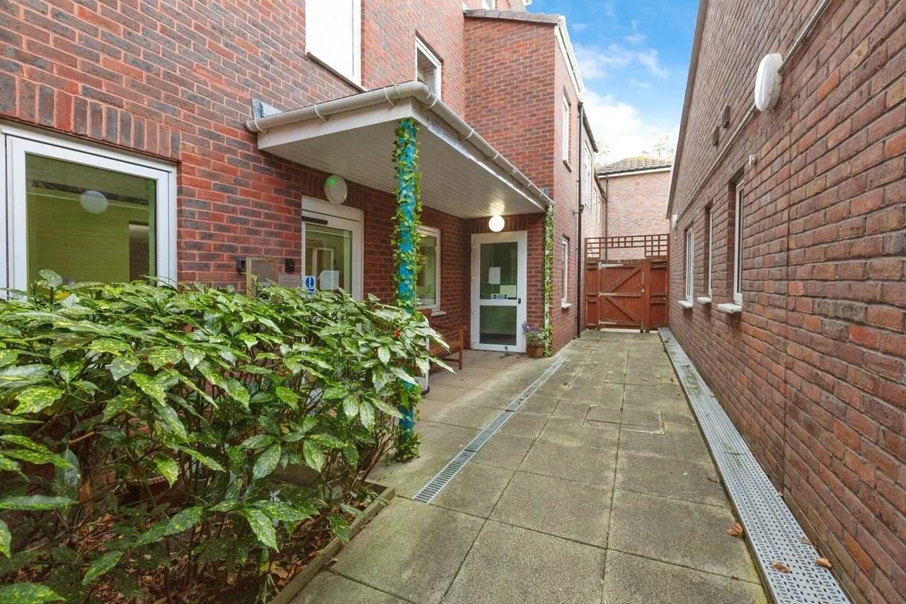 Barnardo Drive, ILFORD, Essex, IG6, photo 17