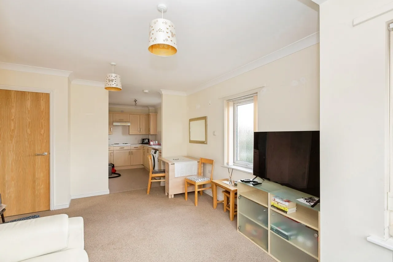 Barnardo Drive, ILFORD, Essex, IG6, photo 6