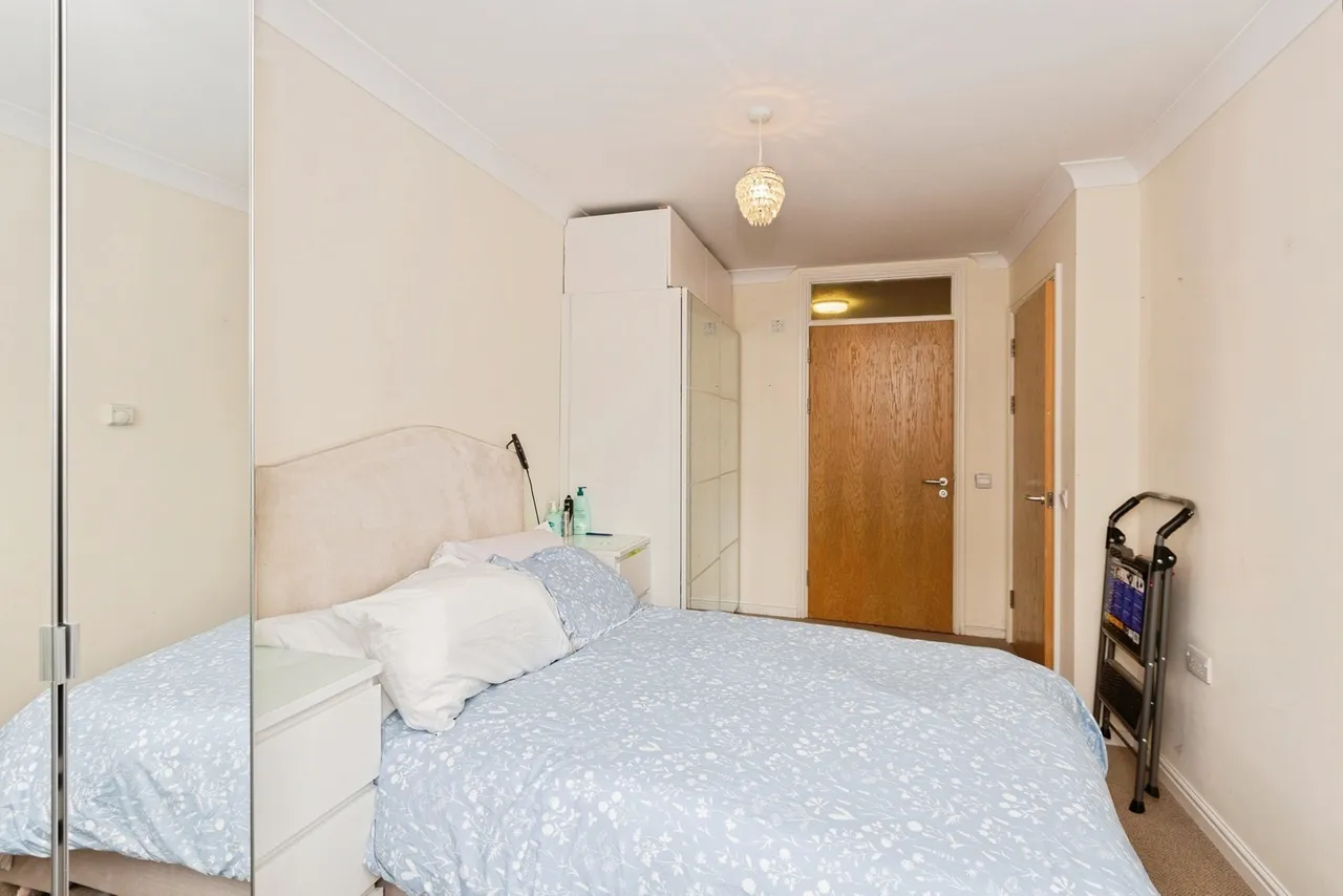 Barnardo Drive, ILFORD, Essex, IG6, photo 9