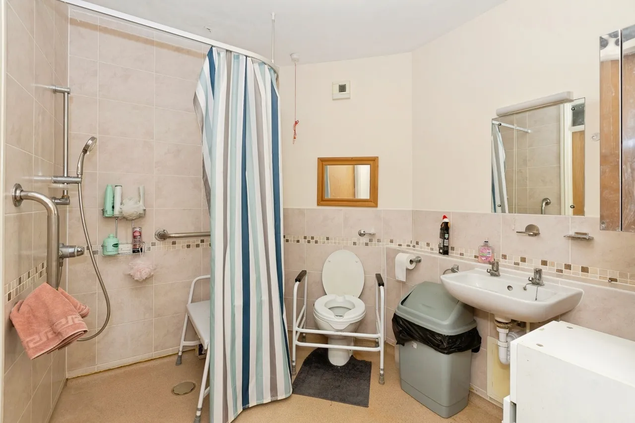 Barnardo Drive, ILFORD, Essex, IG6, photo 15