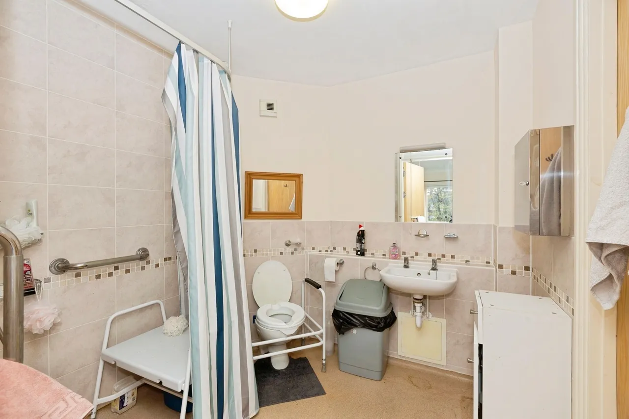 Barnardo Drive, ILFORD, Essex, IG6, photo 13