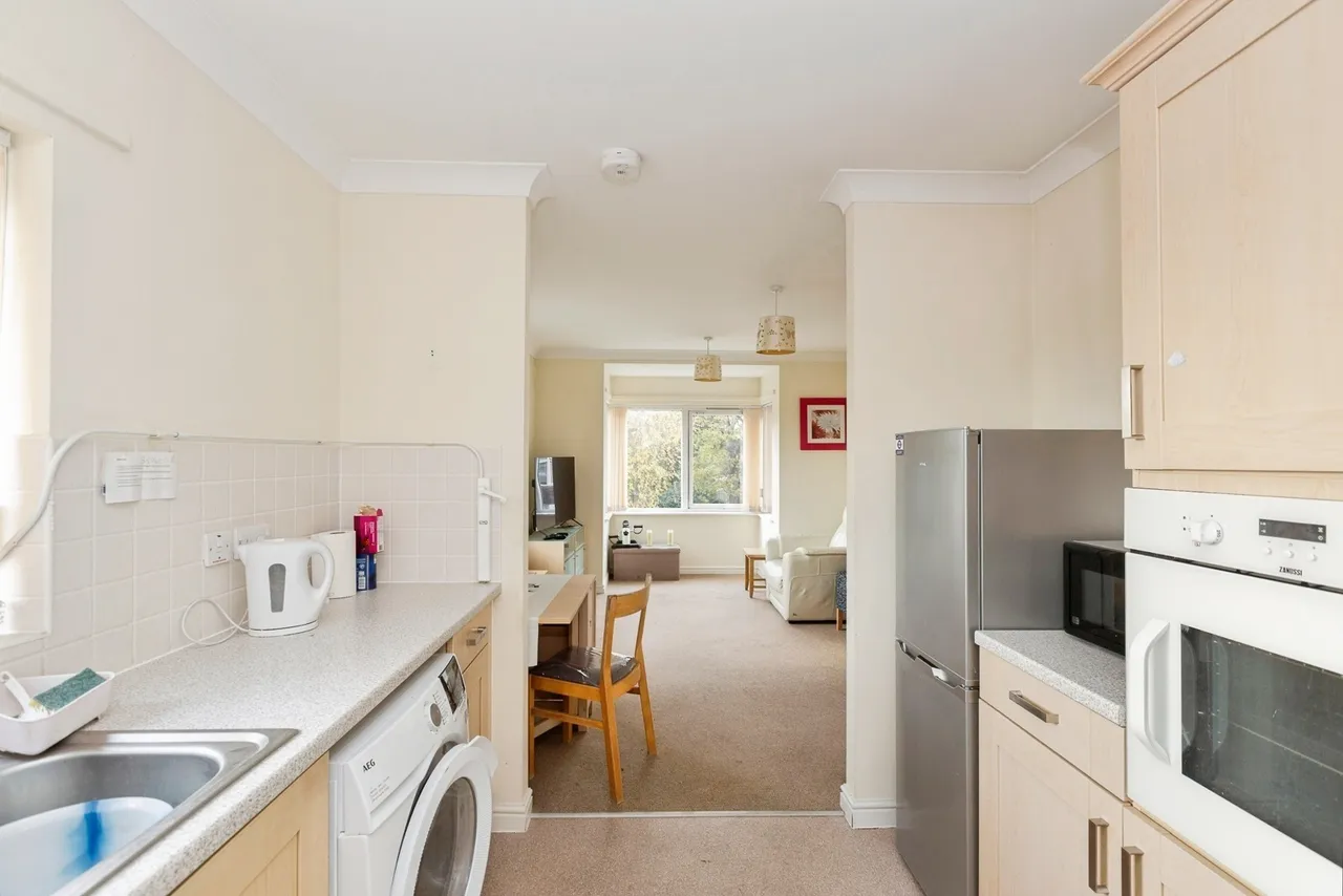 Barnardo Drive, ILFORD, Essex, IG6, photo 8