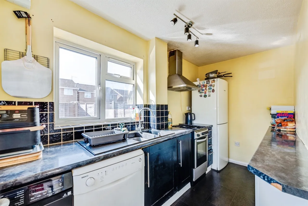Alder Close, Swindon, SN2, photo 4