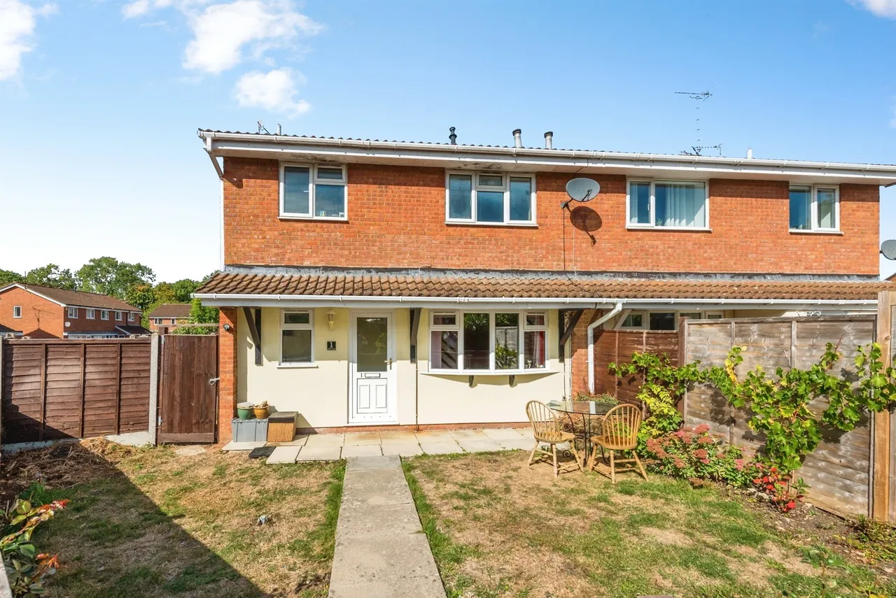 2 bed house for sale, Alder Close, Swindon, SN2