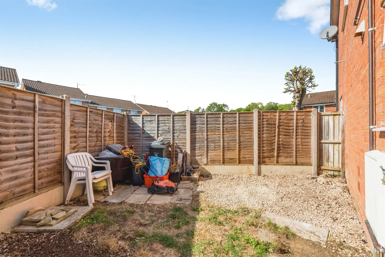 Alder Close, Swindon, SN2, photo 8