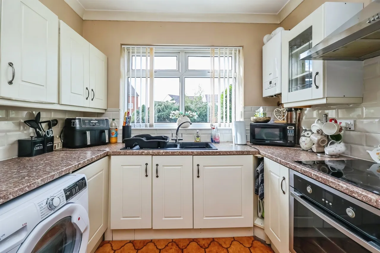 Edmund Grove, Hucknall, NG15, photo 6