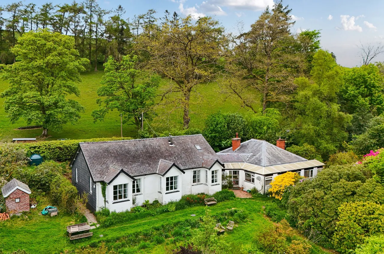 6 bed house for sale, Llidiartywaun, Llanidloes