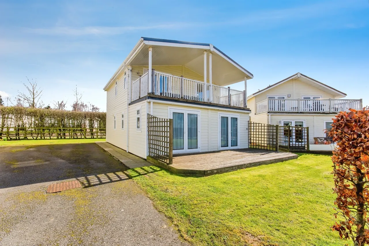 3 bed lodge for sale — Kirkgate, Tydd St. Giles, WISBECH