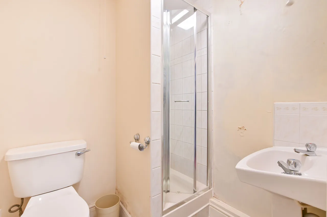 6 Hillside Avenue, Wembley, photo 5
