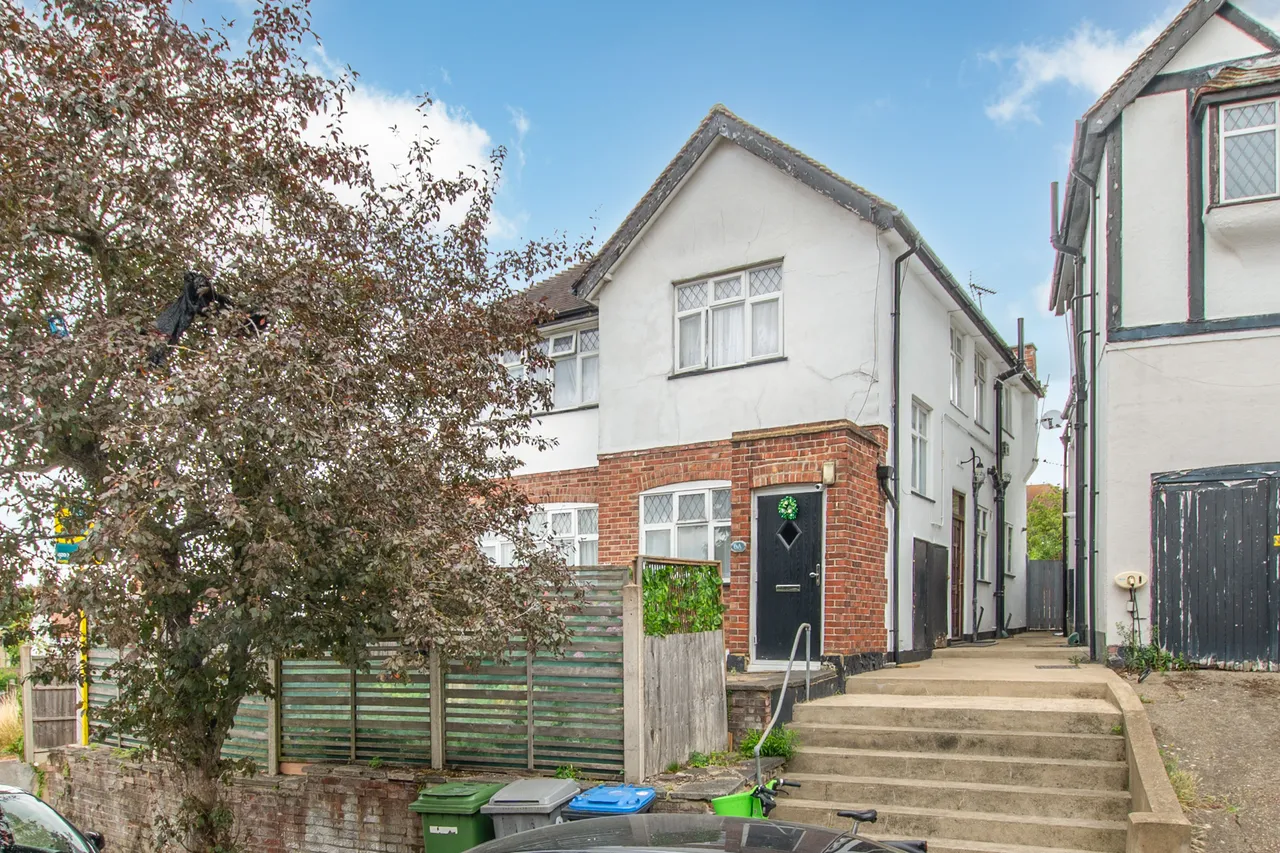 6 Hillside Avenue, Wembley, photo 10
