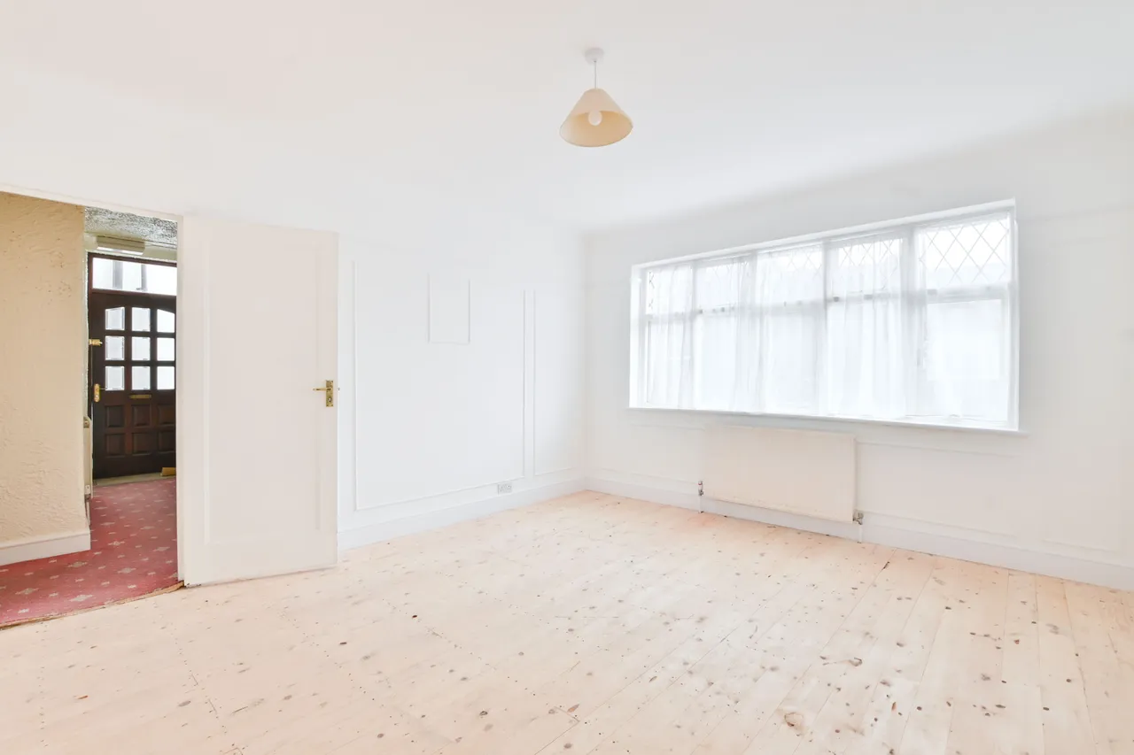 6 Hillside Avenue, Wembley, photo 9