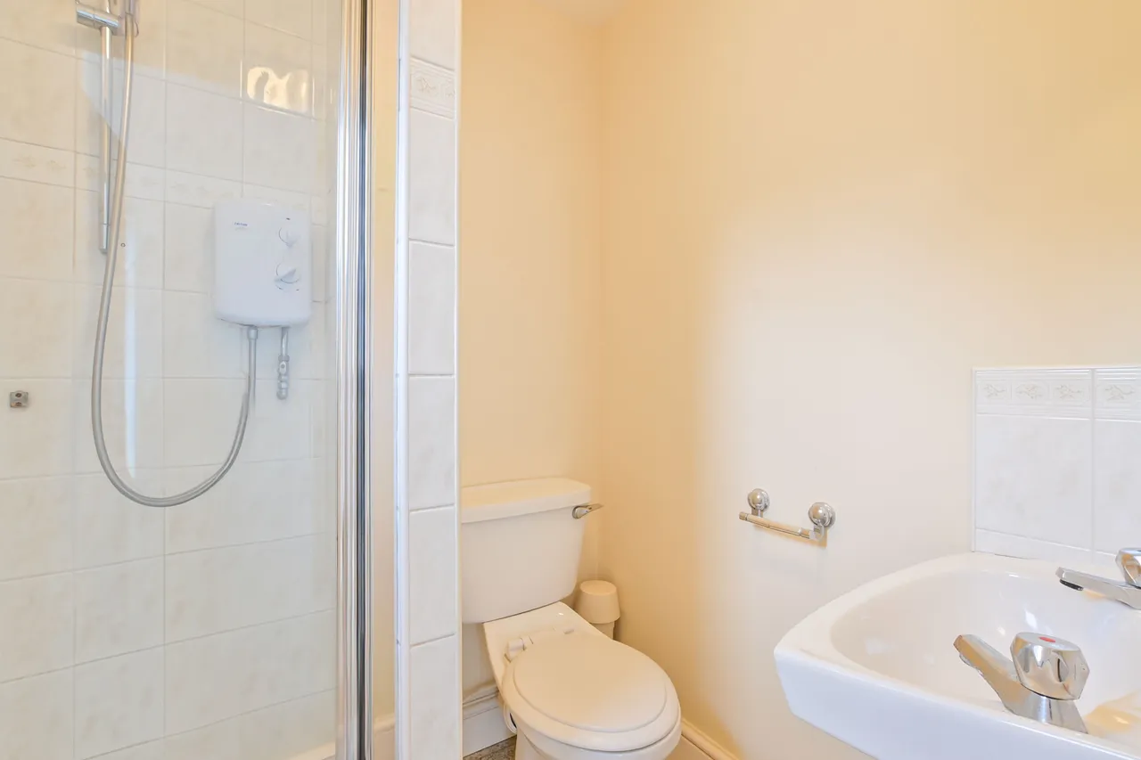 6 Hillside Avenue, Wembley, photo 7