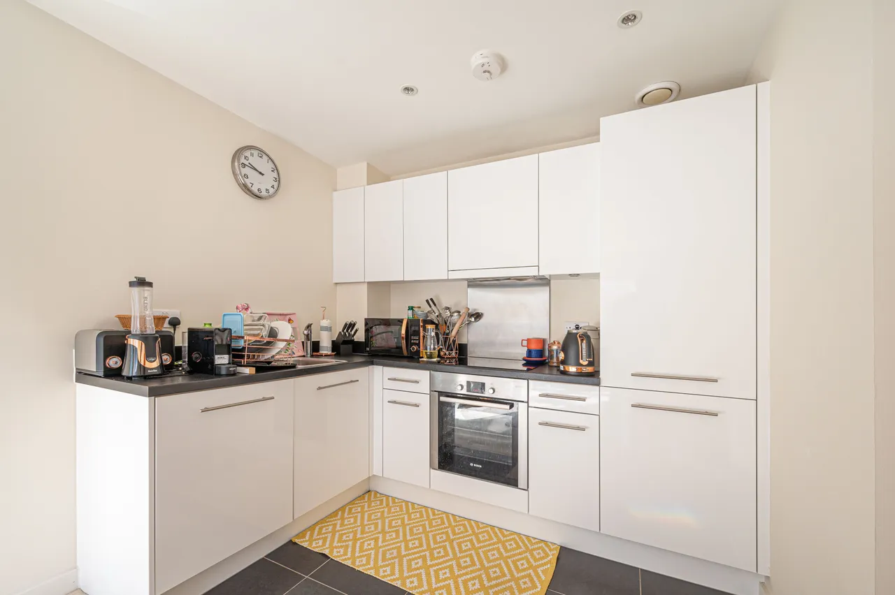6 Monarch Court, Howard Road, Stanmore, photo 4