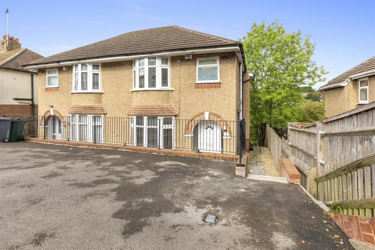 3 bed house for sale, Colborne Road, High Wycombe, HP13