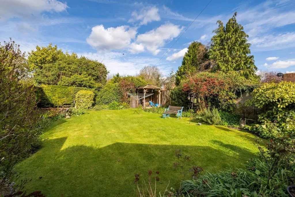 London Road, Aston Clinton, Buckinghamshire, HP22 5HN, photo 4